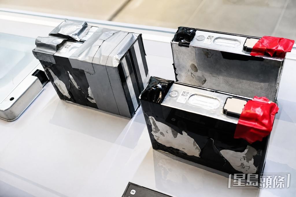 電動車電池由電芯構成，圖為在環保園的回收設施拆解出的電芯。 受訪者提供