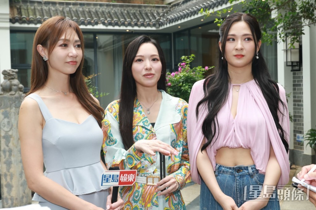 黃嘉雯、馮盈盈、陳懿德在酒店內和佳麗一起品茶進行深情對話。