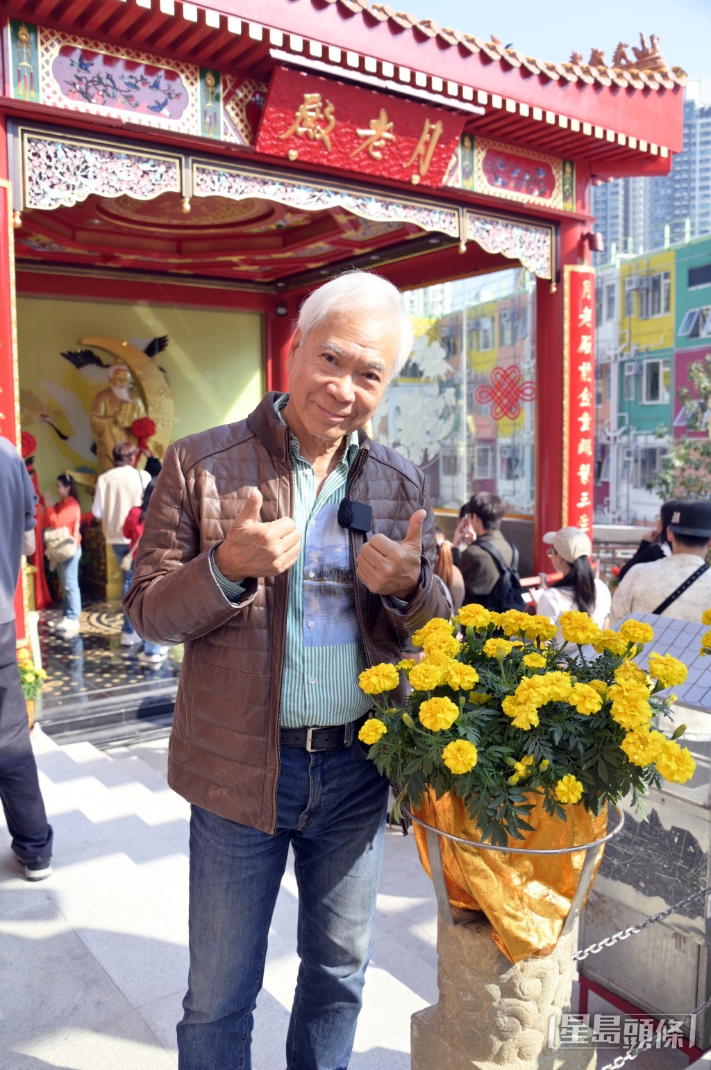 李龍基到黃大仙月老廟。