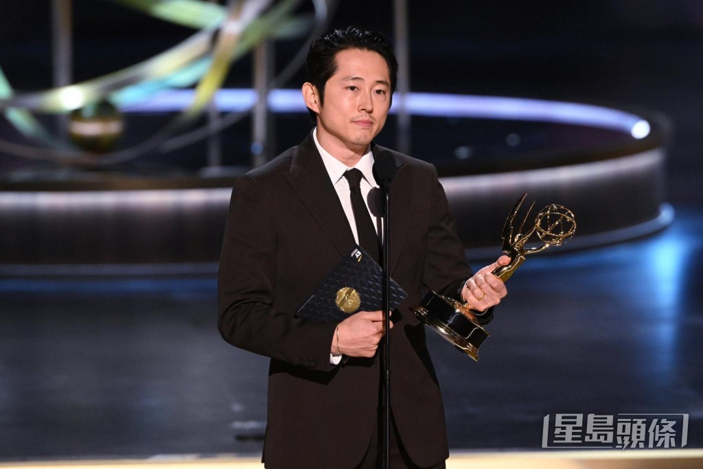 Steven Yeun凭《齮龁人生》称帝