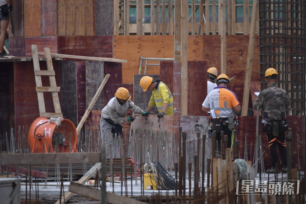 香港建造業總工會表示，自七月份至今，多個地盤的工人或二判被無理拖欠薪金或糧款。資料圖片