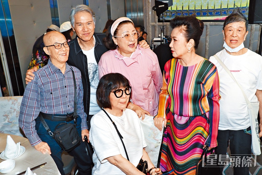 汪明荃、黃淑儀合演《巴不得媽媽…》。