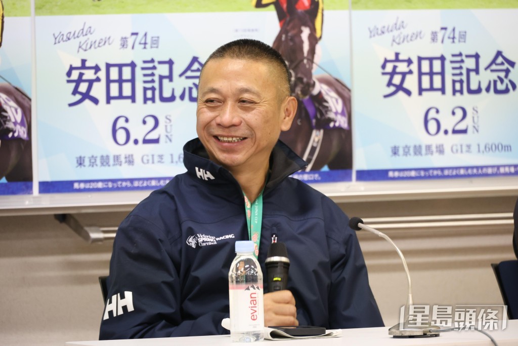 沈集成表示現時「浪漫勇士」在食料、毛色及狀態方面均良好。 Bit Lau 攝 沈集成表示現時「浪漫勇士」在食料、毛色及狀態方面均良好。 Bit Lau 攝