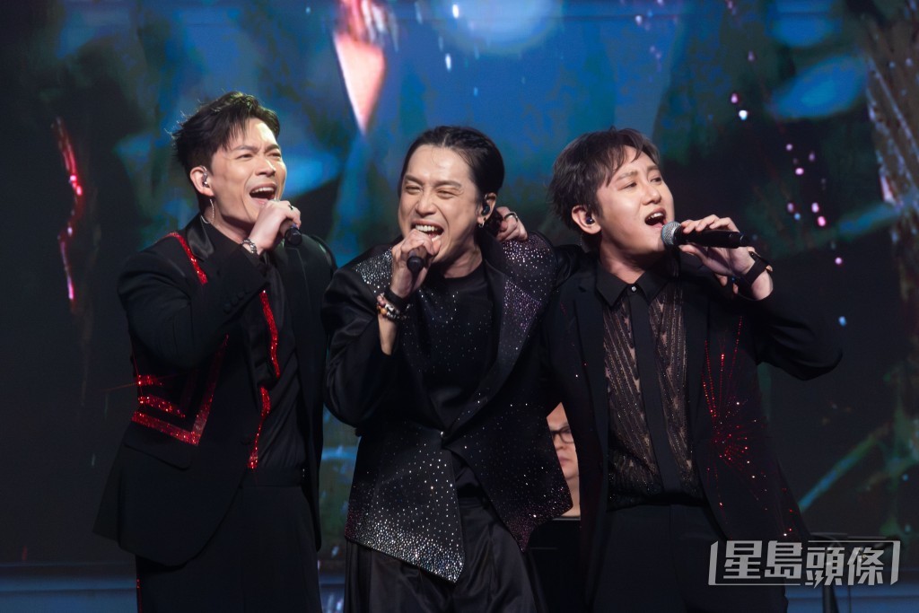 周志康(左起)、鄭仲豪、陳旭培展示歌藝。