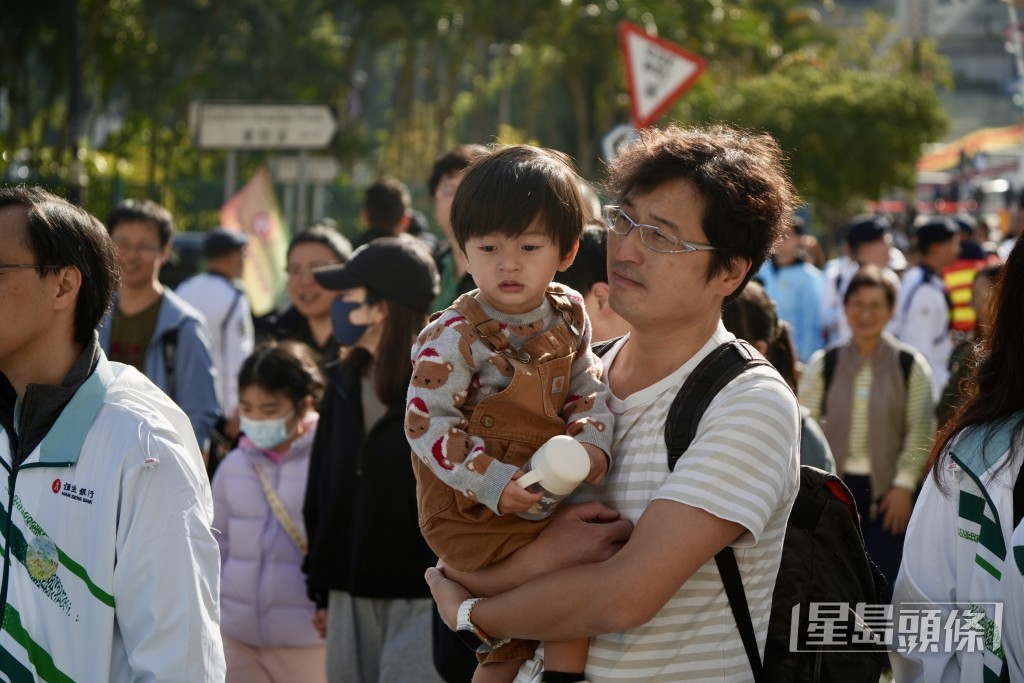 2025年「港島、九龍區百萬行」今早（19日）舉行。劉駿軒攝