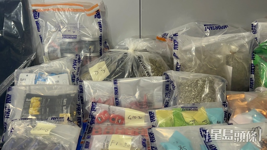 警方展示檢獲的證物。楊偉亨攝 警方展示檢獲的證物。楊偉亨攝
