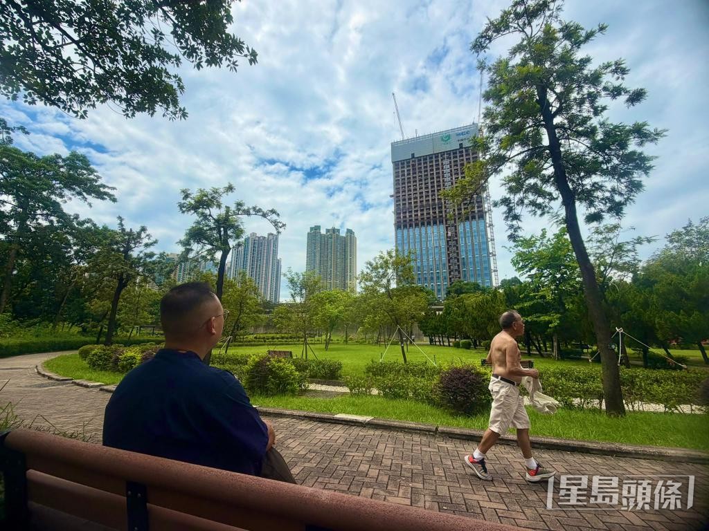 黃競聰認為口述歷史是由庶民角度出發的民間見證。 黃競聰認為口述歷史是由庶民角度出發的民間見證。
