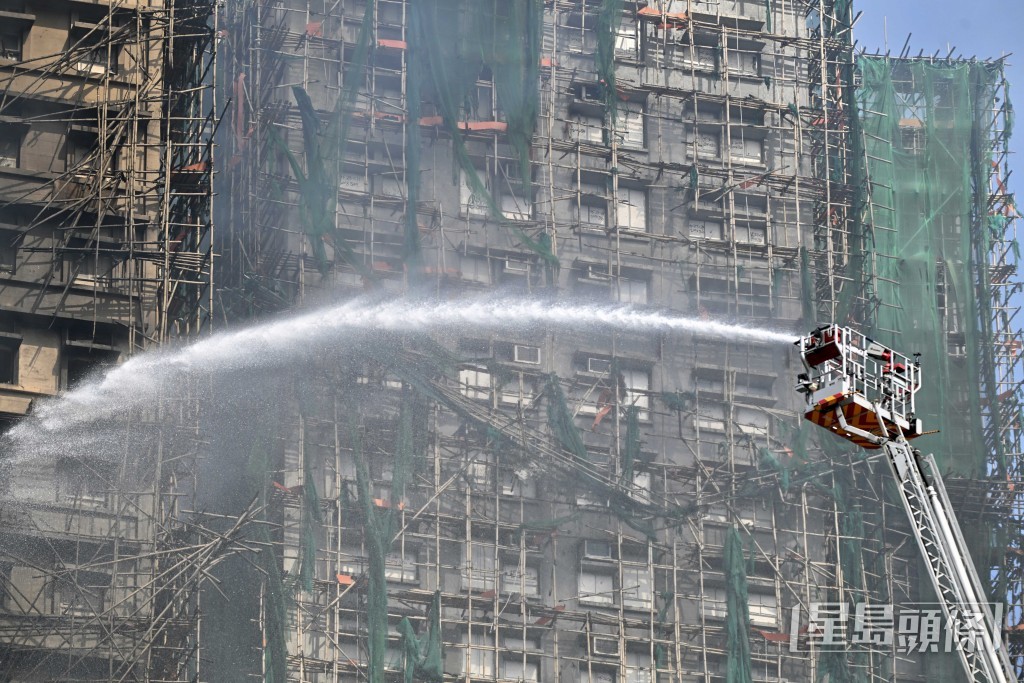 消防連日灌救。