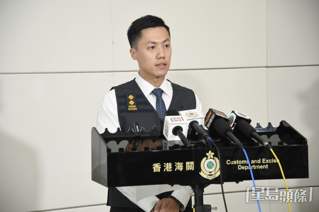 海關毒品調查科毒品調查第二組高級調查主任連翹鋒講述案情。楊偉亨攝 海關毒品調查科毒品調查第二組高級調查主任連翹鋒講述案情。楊偉亨攝