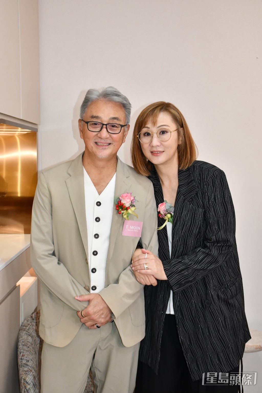 吳岱融和太太鍾淑慧今日出席醫美痛症中心開幕剪綵活動。 吳岱融和太太鍾淑慧今日出席醫美痛症中心開幕剪綵活動。