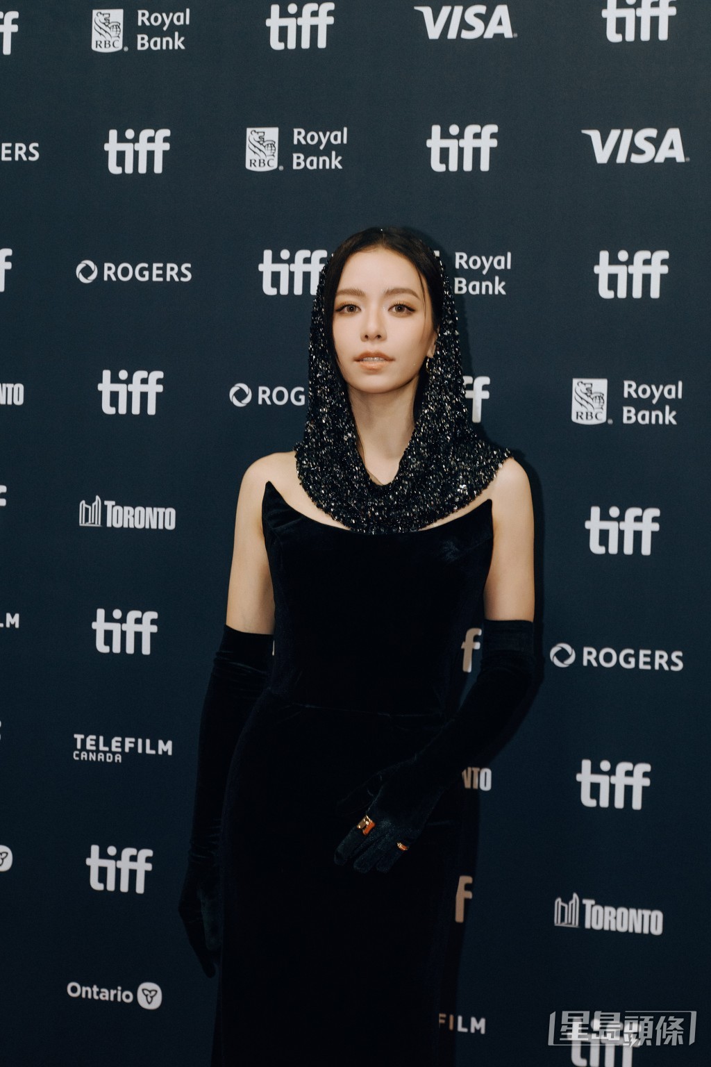 宋芸樺以一襲優雅黑色禮服優雅亮相。 宋芸樺以一襲優雅黑色禮服優雅亮相。