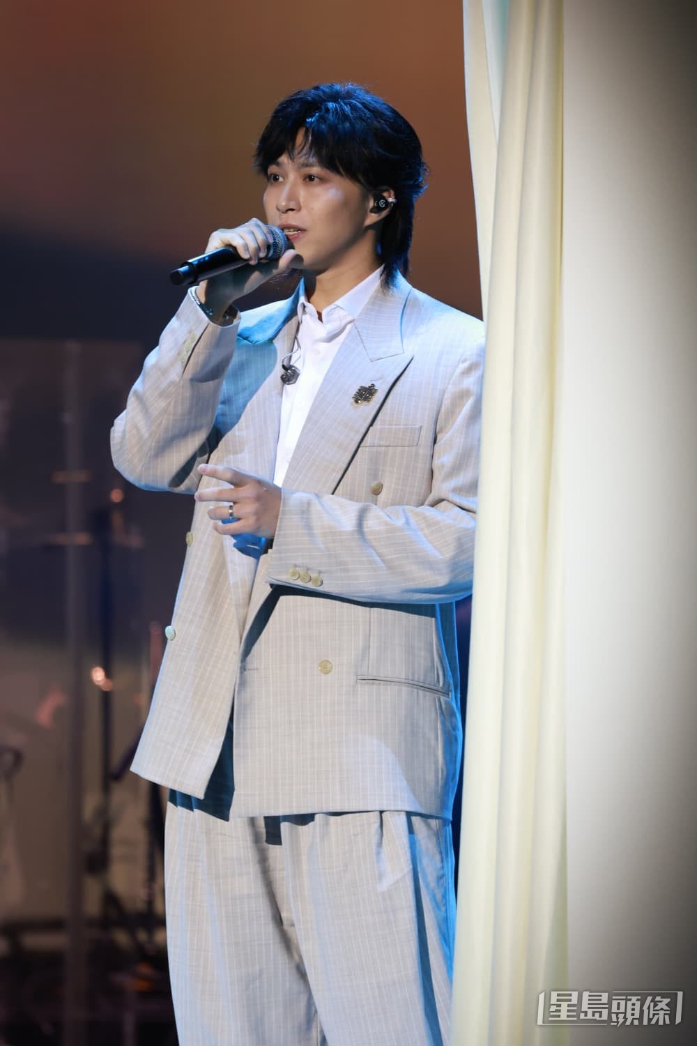 吳業坤於港台十大金曲中得歌曲獎。