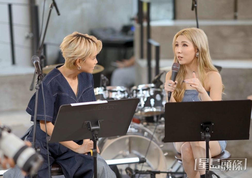 演唱《只想一生跟你走 x 不該讓你等太久》廣東話版本及國語版的混合版。