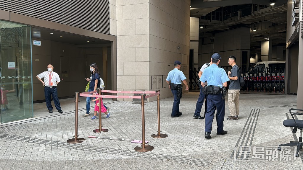 警方到场调查事件成因。刘汉权摄