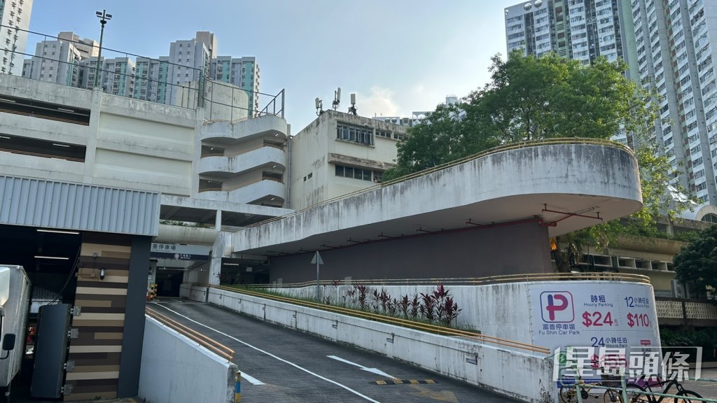 男子在停車場上層墮下。蔡楚輝攝