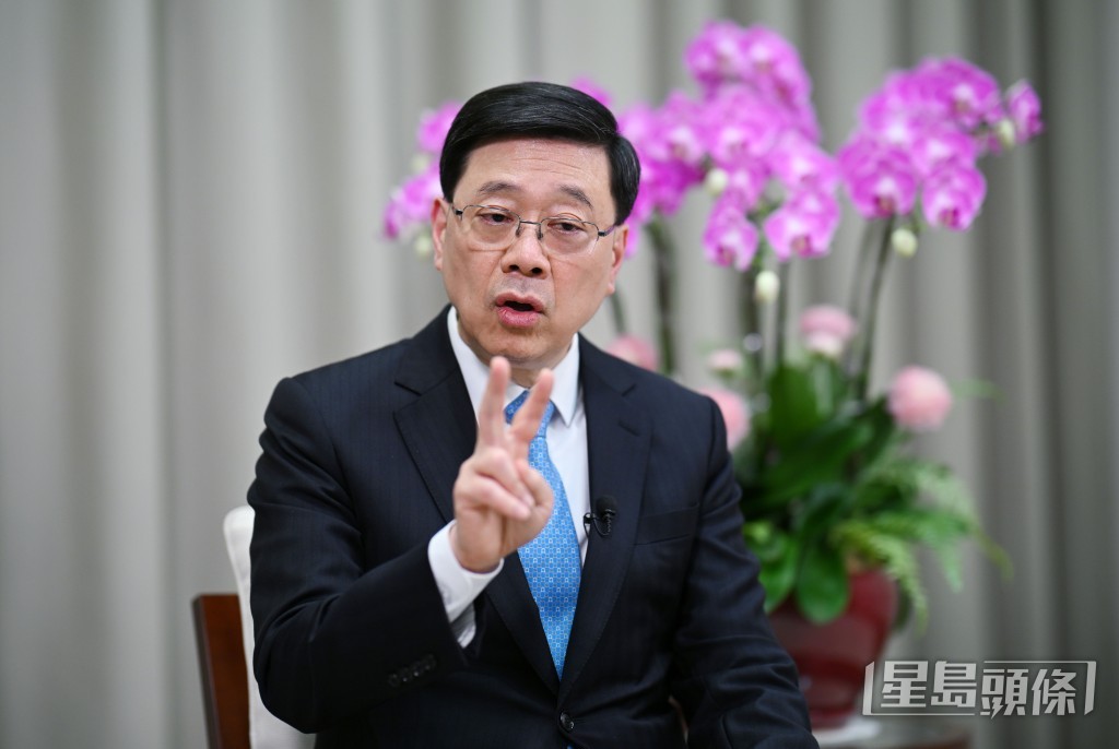 行政長官李家超接受《星島》訪問。 行政長官李家超接受《星島》訪問。