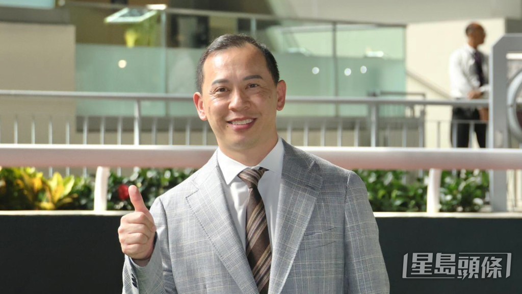 今朝「馬達」度依舊神勇,而且巫偉傑全程跟出跟入緊張到痹。 今朝「馬達」度依舊神勇,而且巫偉傑全程跟出跟入緊張到痹。