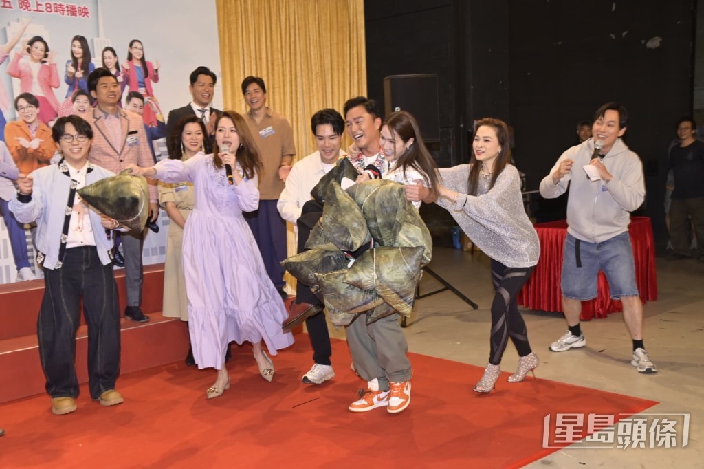 周嘉洛和吳偉豪就搬走張檯，搞到他未能找到終點。