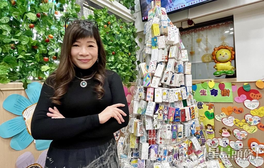 黃曉紅指,生命樹會在全港多處展出,繼續收集希望之盒。 黃曉紅指,生命樹會在全港多處展出,繼續收集希望之盒。