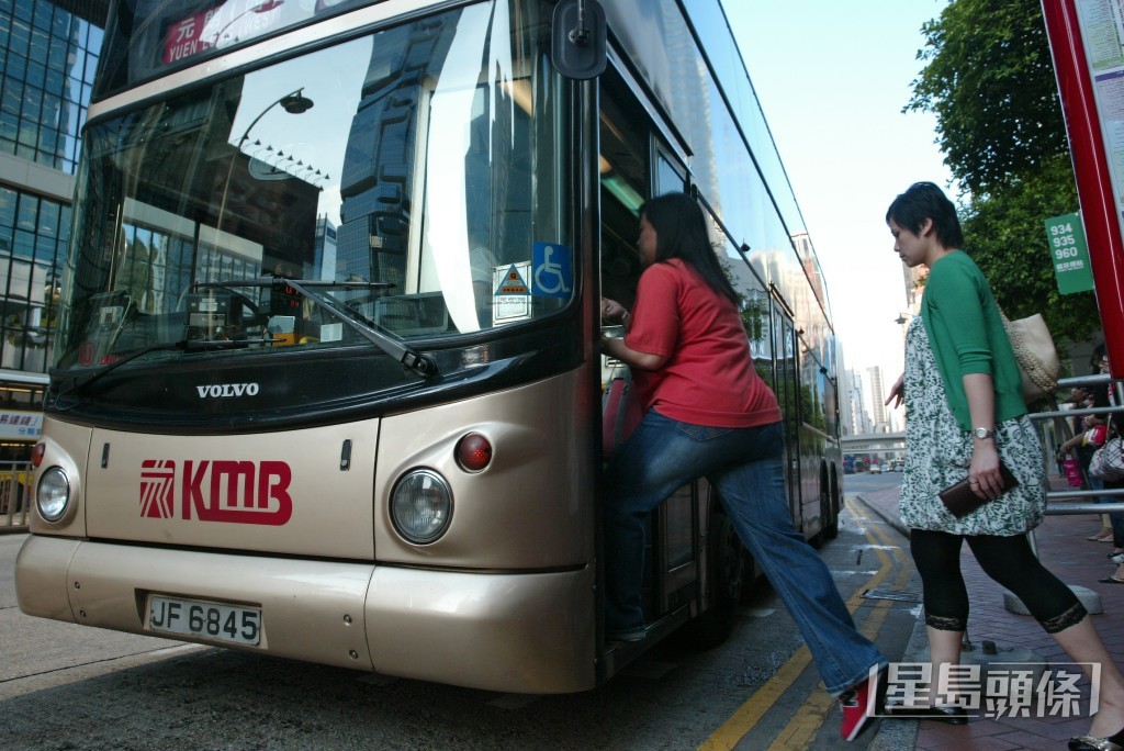 九巴於7月28日港鐵觀塘線暫停部分車站列車服務期間，亦會按需求加強部分路線服務。資料圖片