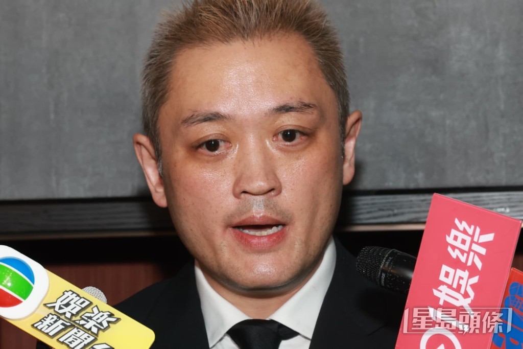 李泳漢強調:「我一直說細佬要出席,沒有認的那個不可以出席,就這麼簡單,然後我一直被人講。我只是做自己要做的事、辦好我媽我後事。」 李泳漢強調:「我一直說細佬要出席,沒有認的那個不可以出席,就這麼簡單,然後我一直被人講。我只是做自己要做的事、辦好我媽我後事。」