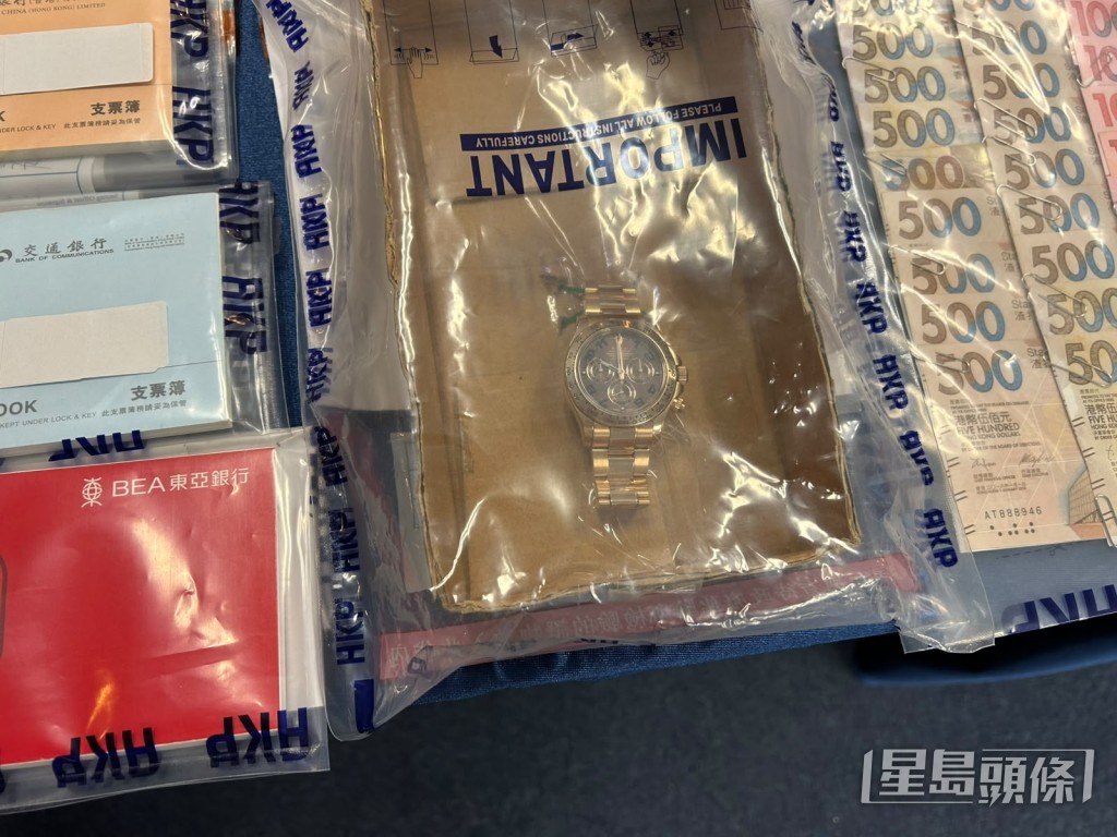警方檢獲一批首飾名錶，懷疑為犯罪得益。