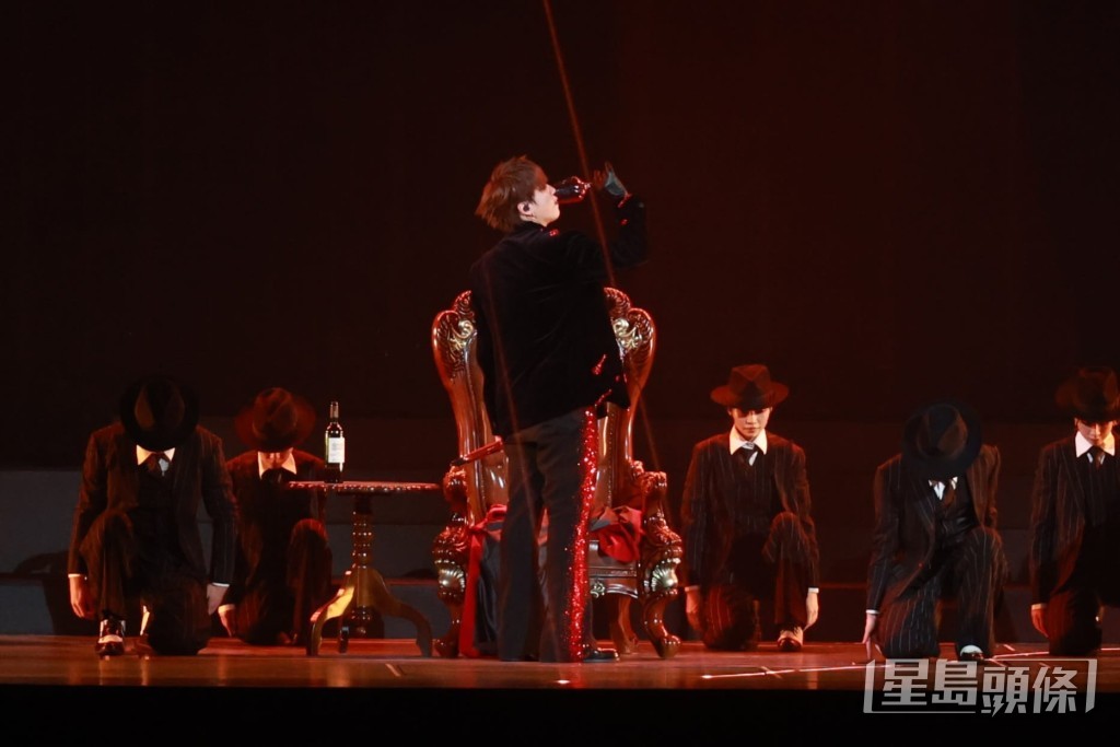 他指今次是巡迴演唱會最後一站,自己也有不捨。 他指今次是巡迴演唱會最後一站,自己也有不捨。