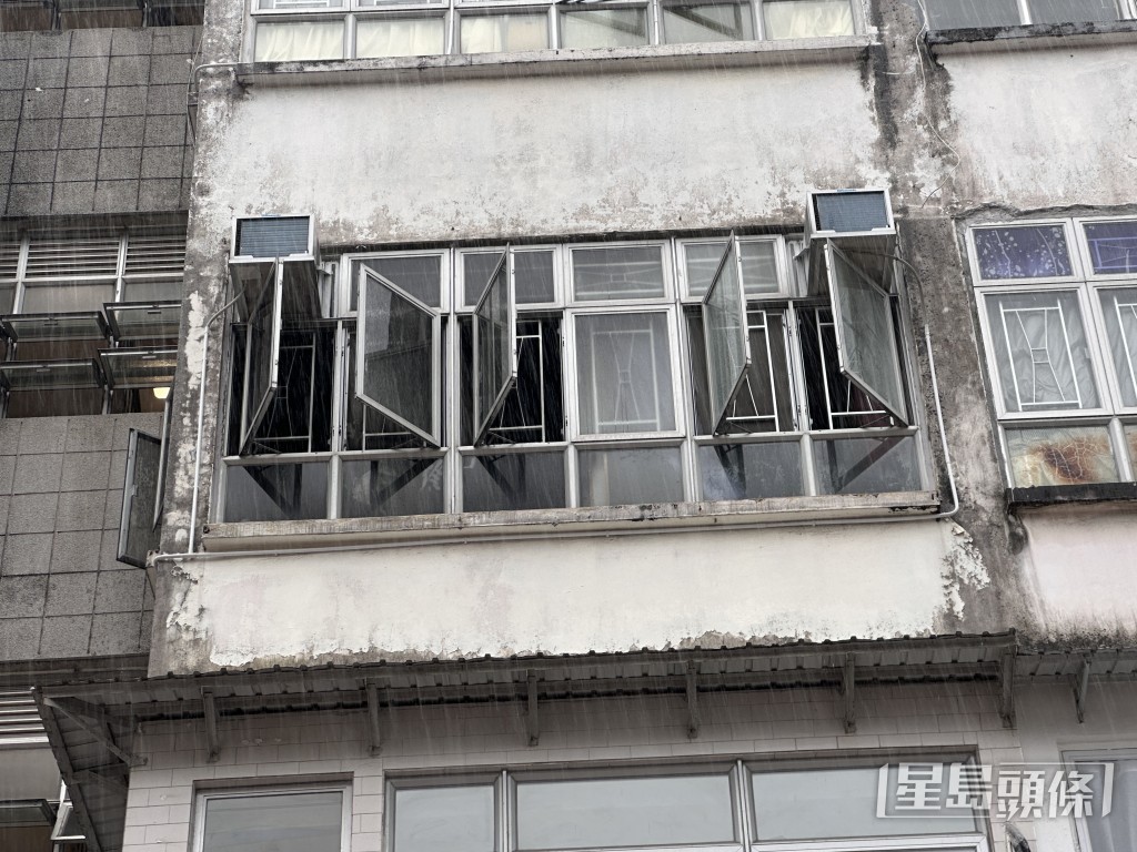 唐三樓一單位冒煙。 唐三樓一單位冒煙。