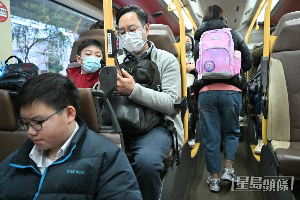 強制戴安全帶首個工作日。