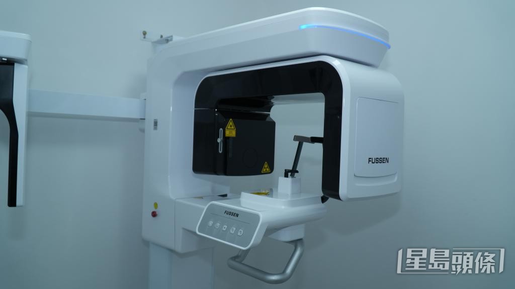 診所內設置了牙科CT，使牙醫能深入了解患者的口腔問題。