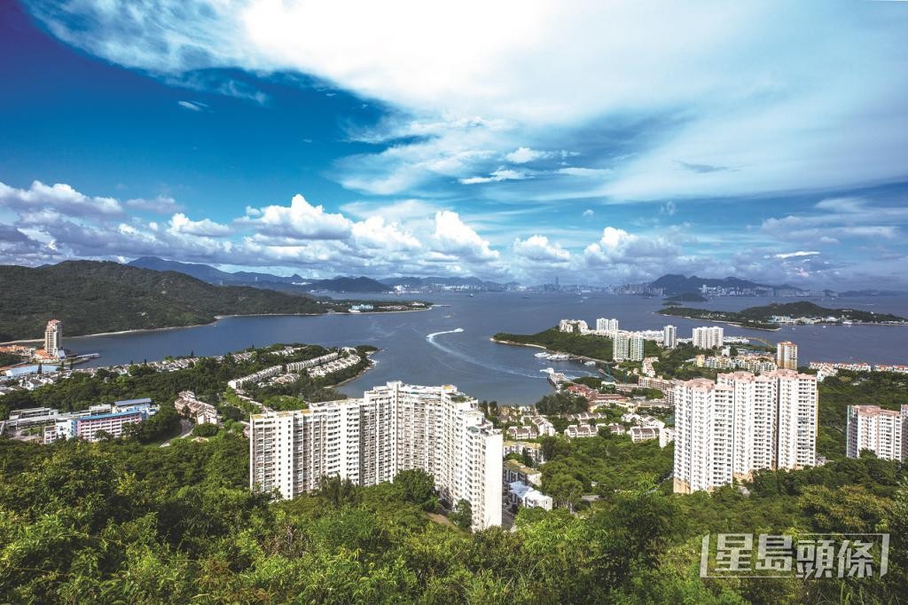 愉景灣經香港興業國際打造下，由荒蕪之地演變為國際級度假式綜合住宅項目。