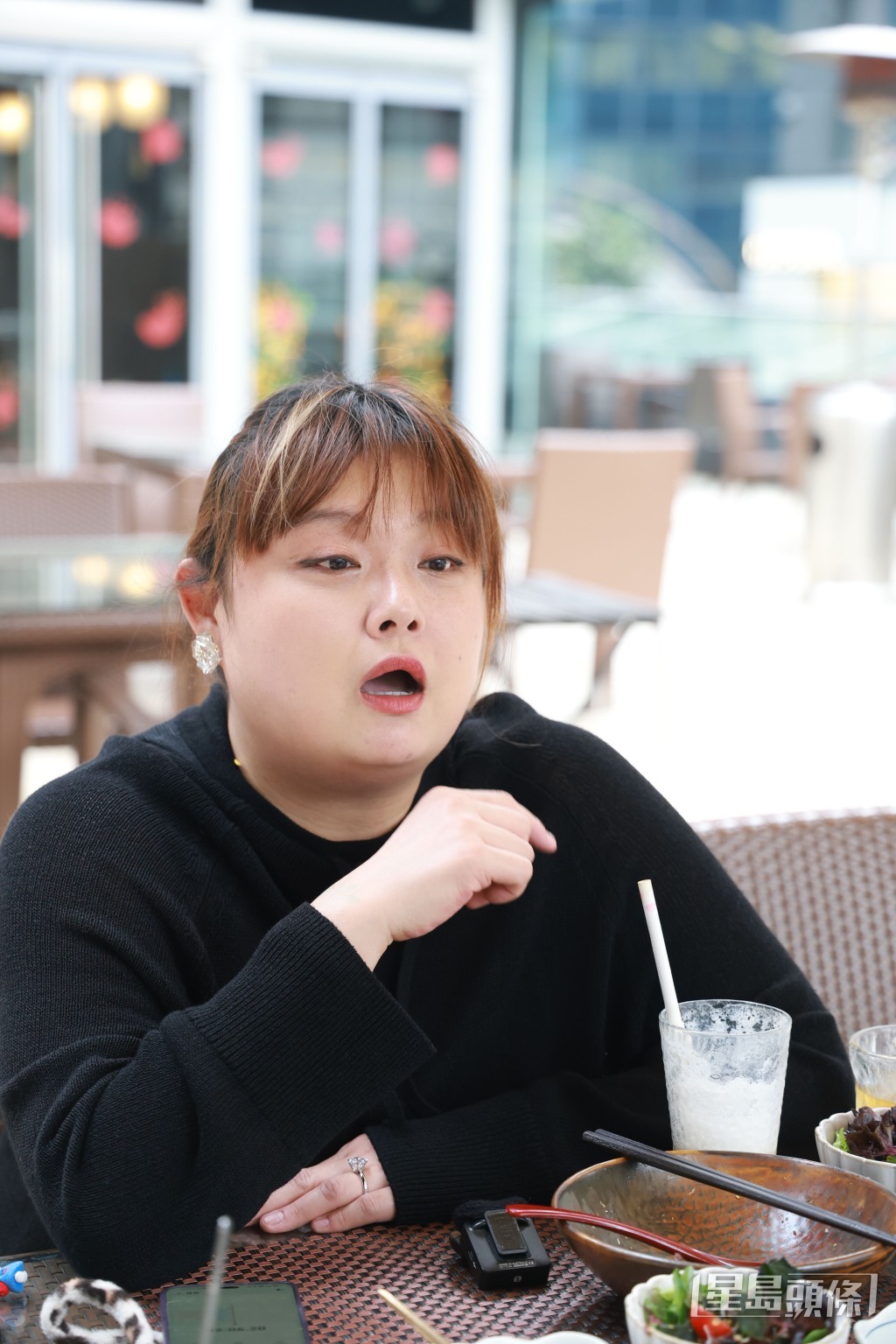 細細粒形容皮膚像「漏過氣嘅氣球」，即使瘦了也穿不到泳衣。