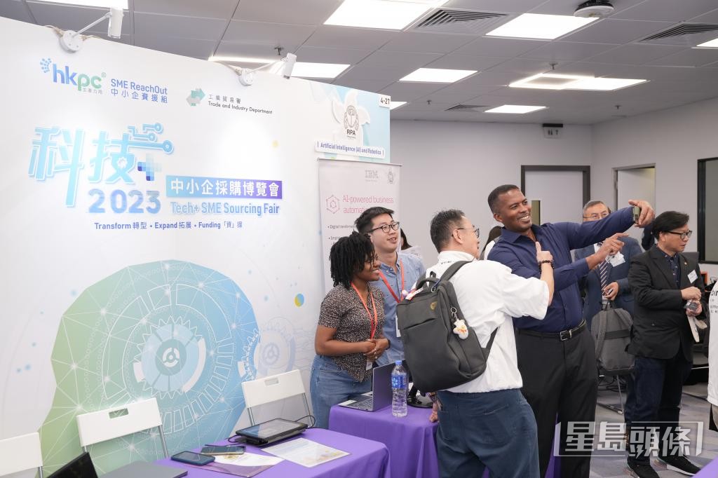 「科技+中小企採購博覽會」吸引不少中小企參與,進行了400場即場諮詢。 「科技+中小企採購博覽會」吸引不少中小企參與,進行了400場即場諮詢。