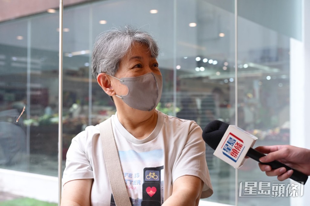 街坊陳女士稱沒有留意相關報道,平時較少買活雞,行街市會戴口罩。 街坊陳女士稱沒有留意相關報道,平時較少買活雞,行街市會戴口罩。