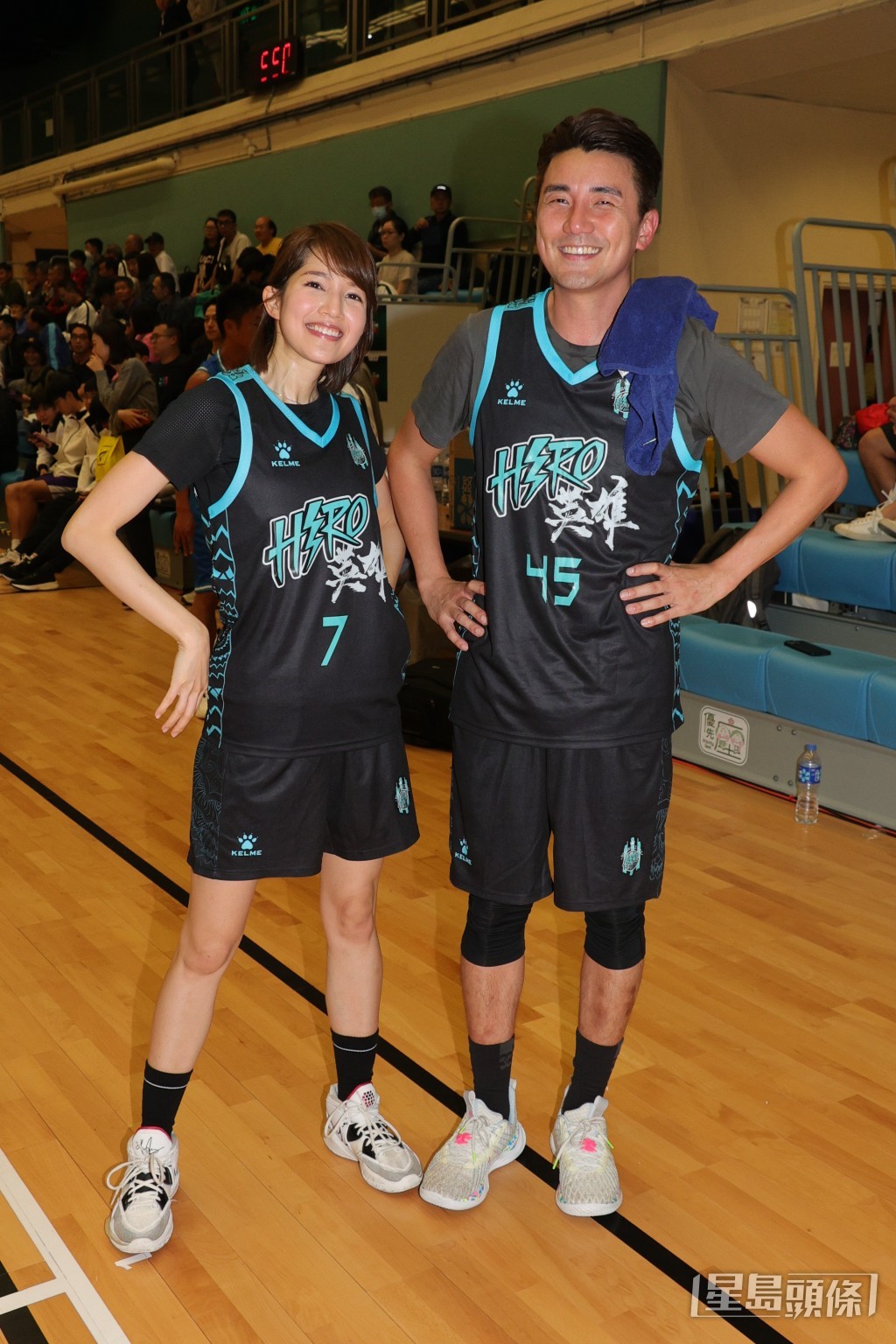 洪永城與蘇皓兒等元旦參加籃球賽。