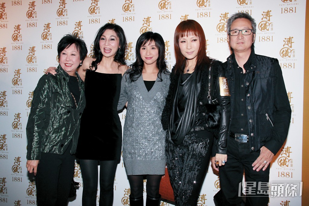 吴婉芳与冯美基、邱李茂琪、叶童及其丈夫陈国熹，于2009年时出席活动。