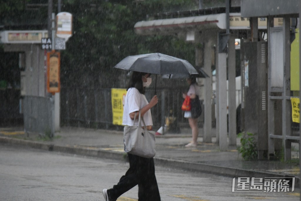 今早黑雨情況。汪旭峰攝 今早黑雨情況。汪旭峰攝