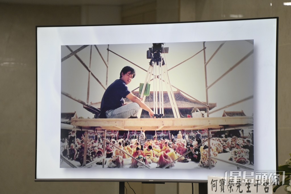 何寶榮是資深電影攝影師。