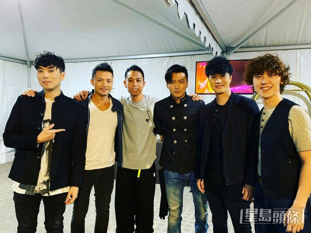 樂隊MR.昔日和謝霆鋒合照。 樂隊MR.昔日和謝霆鋒合照。