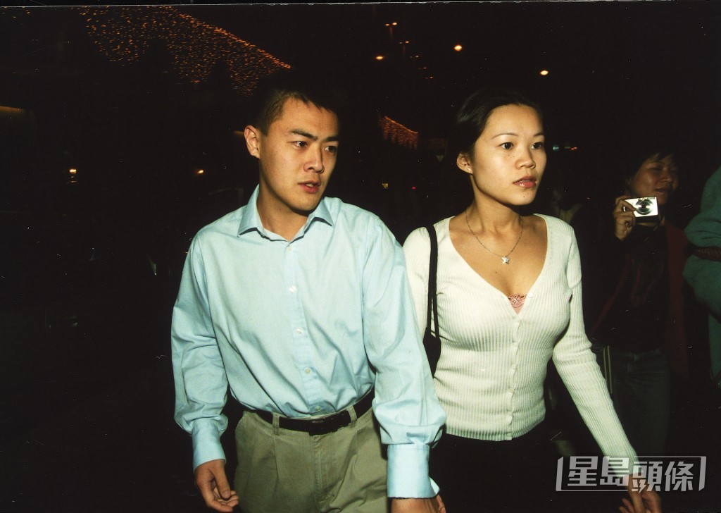劉鳴煒首任妻子Wendy為大學同學,2008年生有一對龍鳳胎。 劉鳴煒首任妻子Wendy為大學同學,2008年生有一對龍鳳胎。