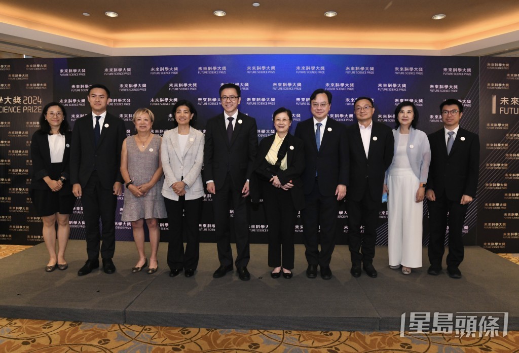 由香港未来科学大奖基金会设立的“未来科学大奖”今日(16日)在北京和香港两地连线举行新闻发布会。图为香港会场。何君健摄 由香港未来科学大奖基金会设立的“未来科学大奖”今日(16日)在北京和香港两地连线举行新闻发布会。图为香港会场。何君健摄