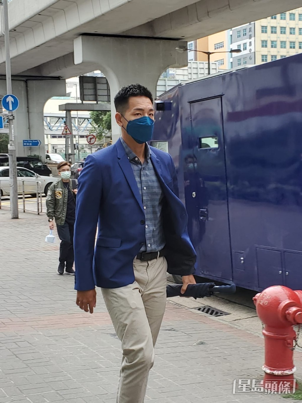 柳俊江於2020年9月9日在觀塘一間餐廳,與當時分居的妻子雷康怡的男性朋友發生口角繼而動武,最後遭警方拘控一項襲擊造成身體傷害罪。 柳俊江於2020年9月9日在觀塘一間餐廳,與當時分居的妻子雷康怡的男性朋友發生口角繼而動武,最後遭警方拘控一項襲擊造成身體傷害罪。