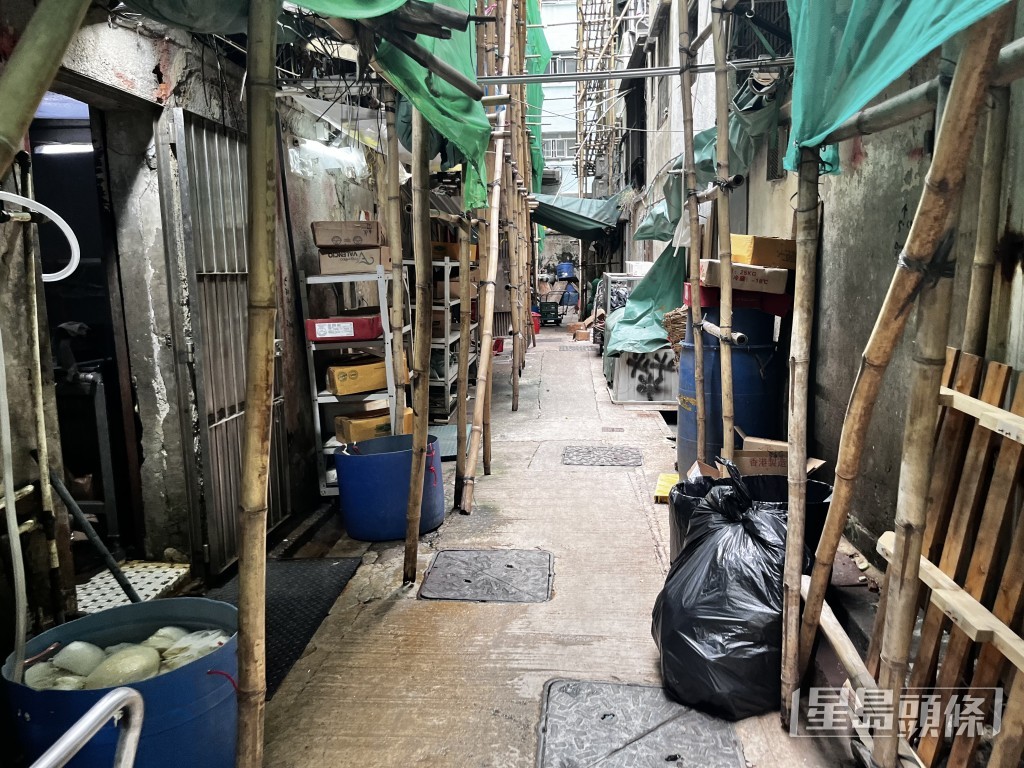 舊旺角街市內橫街。 舊旺角街市內橫街。