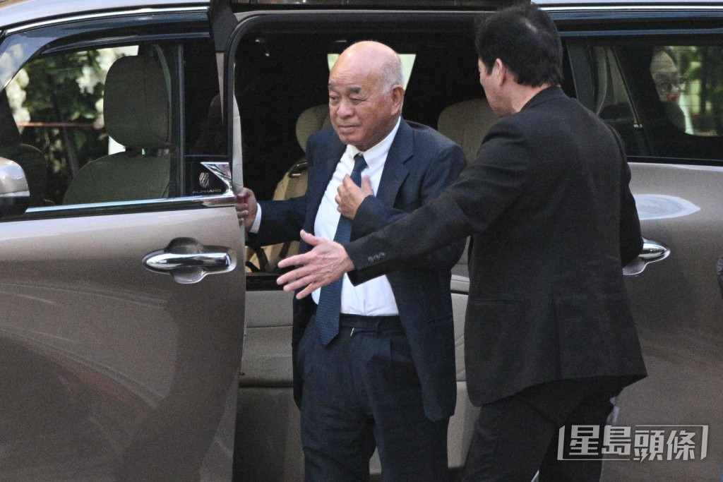 新世界發展及周大福企業主席鄭家純到場。 新世界發展及周大福企業主席鄭家純到場。