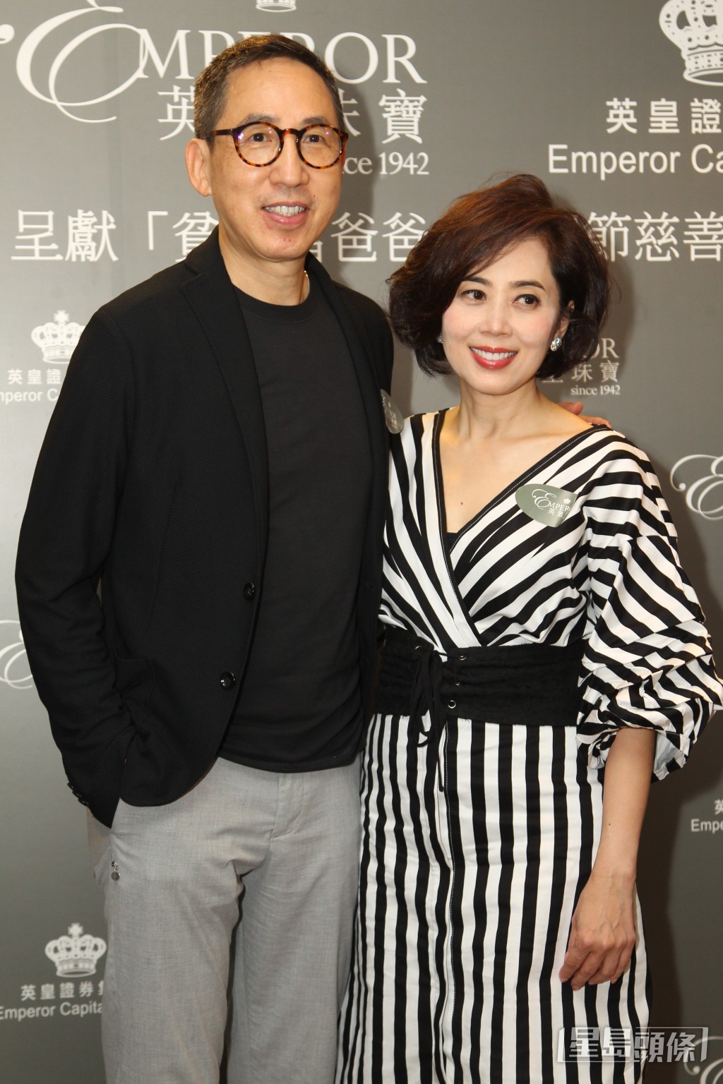 張堅庭與英皇集團主席楊受成博士長女楊諾思（Cindy）結婚逾30年，依然恩愛如昔。