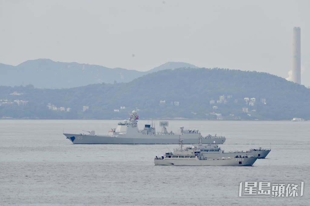 山東艦航母編隊訪港 - 青衣情況。盧江球攝 山東艦航母編隊訪港 - 青衣情況。盧江球攝