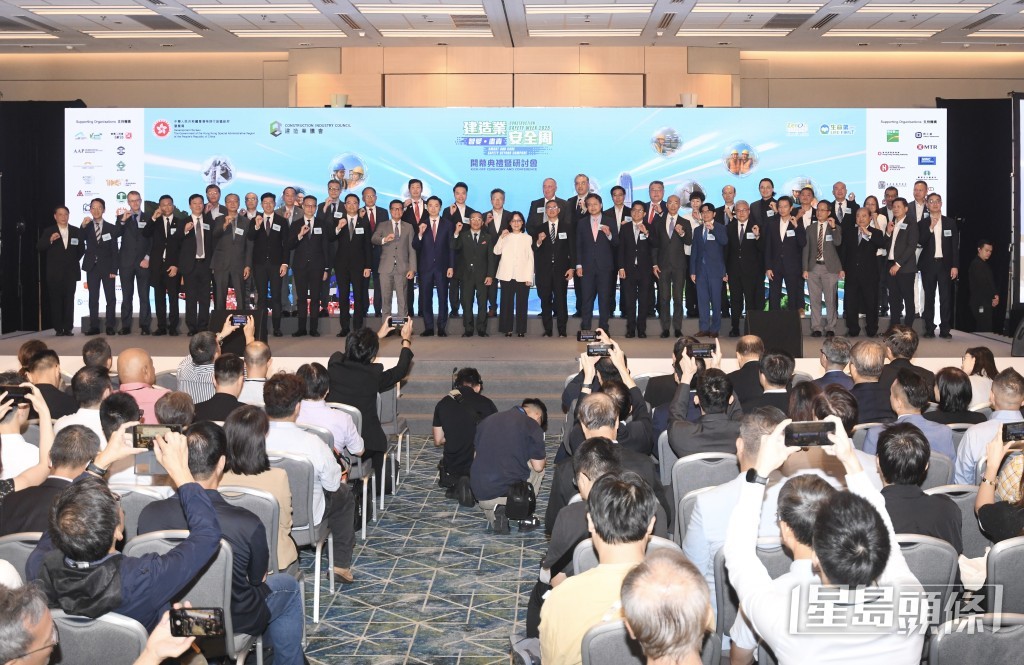 發展局與建造業議會合辦的「建造業安全周2025」本周(25日至29日)舉行。 發展局與建造業議會合辦的「建造業安全周2025」本周(25日至29日)舉行。