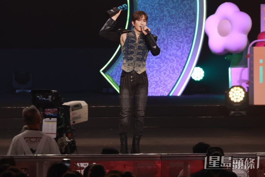 Anson Lo盧瀚霆憑《你都有今日》獲頒「人人樂壇年度歌曲大獎」。