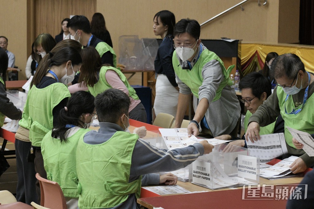 皇仁書院點票站點票情況。 陳浩元攝