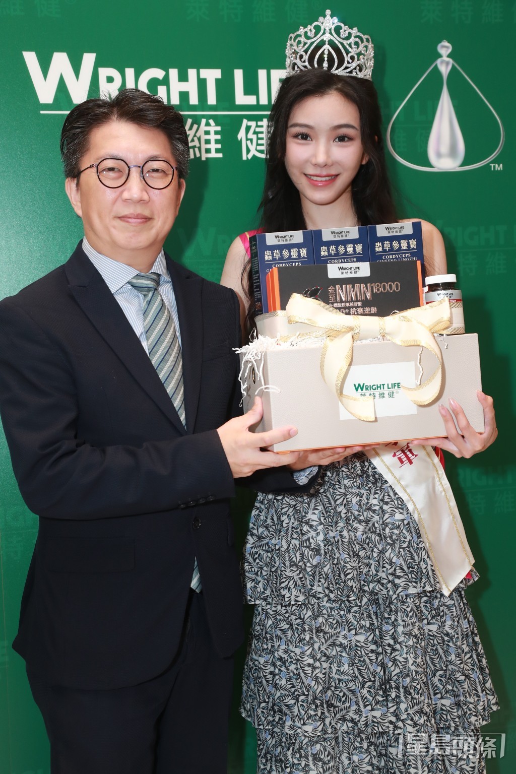 王敏慈笑得好燦爛。